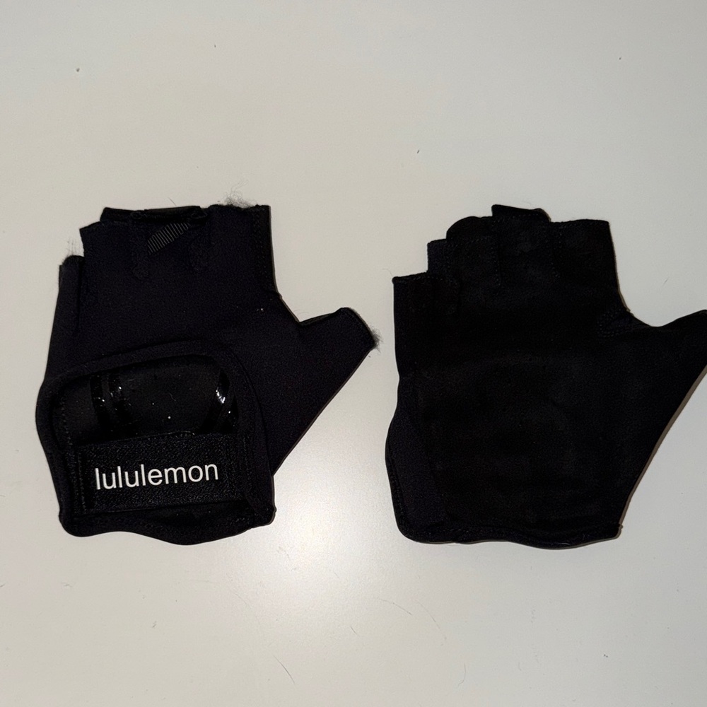 Lululemon Black Fingerless Weightlifting Gloves